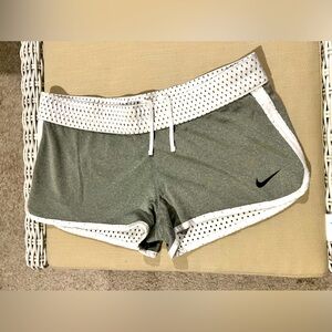 Nike reversible shorts sz L